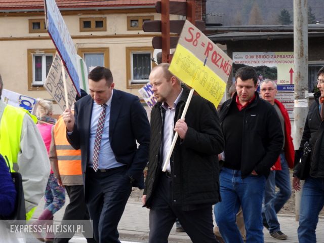 Dziś utrudnienia miały miejsce w Bardzie. Protestujący domagali się budowy drogi ekspresowej