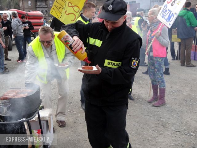 Dziś utrudnienia miały miejsce w Bardzie. Protestujący domagali się budowy drogi ekspresowej