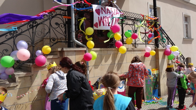 Panna Krzywa Wieża - zajęcia plastyczne dla najmłodszych