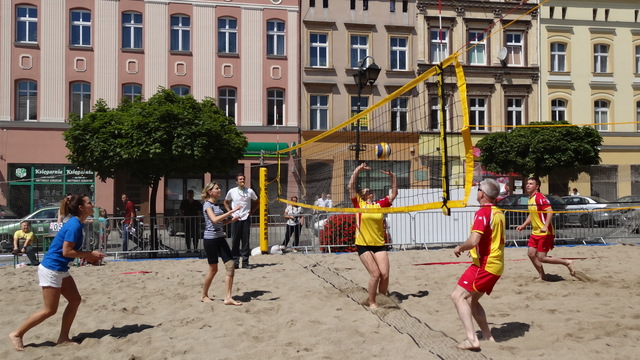 Starostwo Powiatowe w Ząbkowicach Śląskich okazało się najlepsze w turnieju siatkówki plażowej