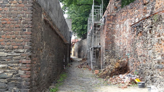 Remont murów miejskich w parku im. Sybiraków w Ząbkowicach Śląskich