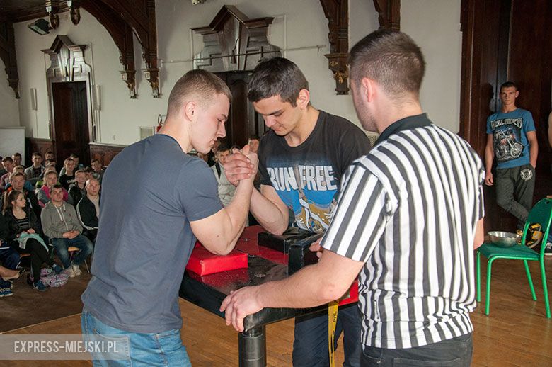 Mistrzostwa Szkół Ponadgimnazjalnych w armwrestlingu - Ząbkowice Śląskie 2016