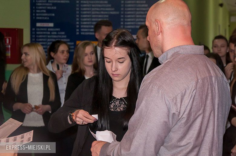 Uczniowie ząbkowickiego ogólniaka rozpoczęli matury. Dziś pisali egzamin z języka polskiego