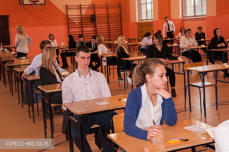 Uczniowie ząbkowickiego ogólniaka rozpoczęli matury. Dziś pisali egzamin z języka polskiego