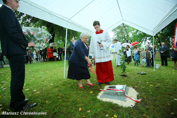 Zasadzili dąb ku pamięci Franciszka Wiatera w ramach akcji „Katyń... ocalić od zapomnienia”