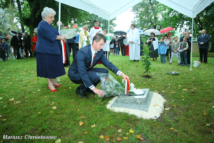 Zasadzili dąb ku pamięci Franciszka Wiatera w ramach akcji „Katyń... ocalić od zapomnienia”