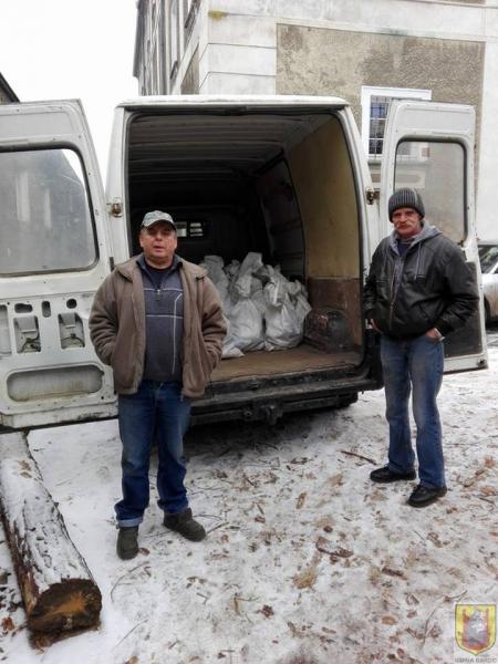 Paczki żywnościowe dla potrzebujących rodzin