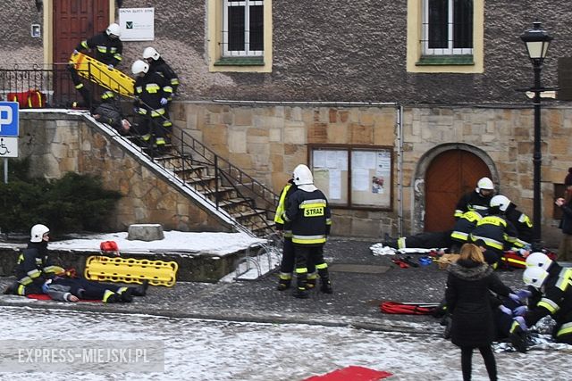 Wypadek masowy w Złotym Stoku - ćwiczenia strażaków z powiatu ząbkowickiego