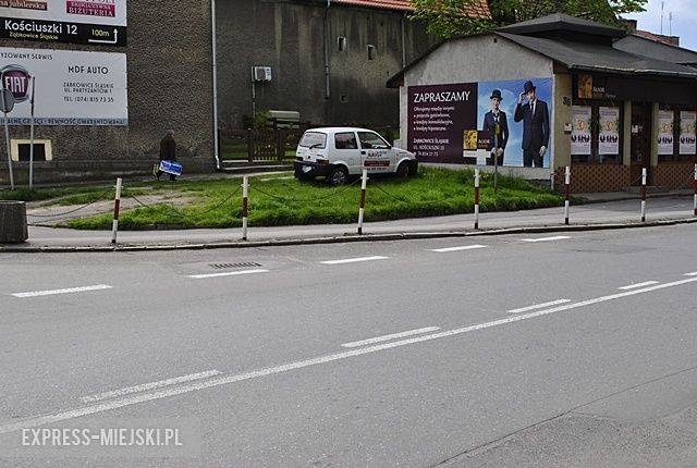 Oznakowanie poziome przy poczcie w Ząbkowicach Śląskich 