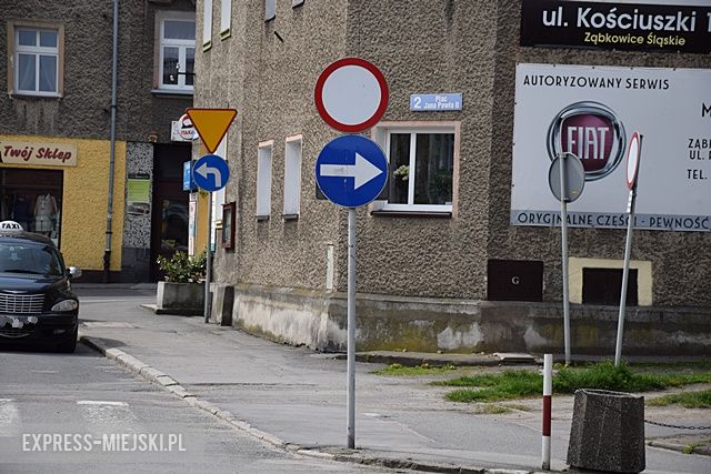 Oznakowanie poziome przy poczcie w Ząbkowicach Śląskich 