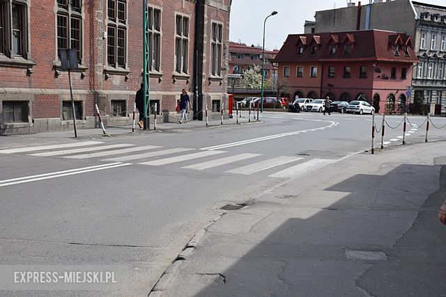 Oznakowanie poziome przy poczcie w Ząbkowicach Śląskich 