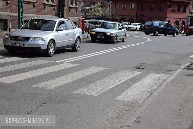 Oznakowanie poziome przy poczcie w Ząbkowicach Śląskich 