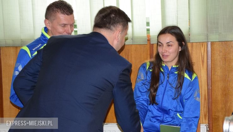 Podopieczni DPS „Zamek” w Opolnicy gościli na sesji rady powiatu