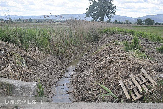 Prace związane z odbudową zniszczonej drogi w Doboszowicach