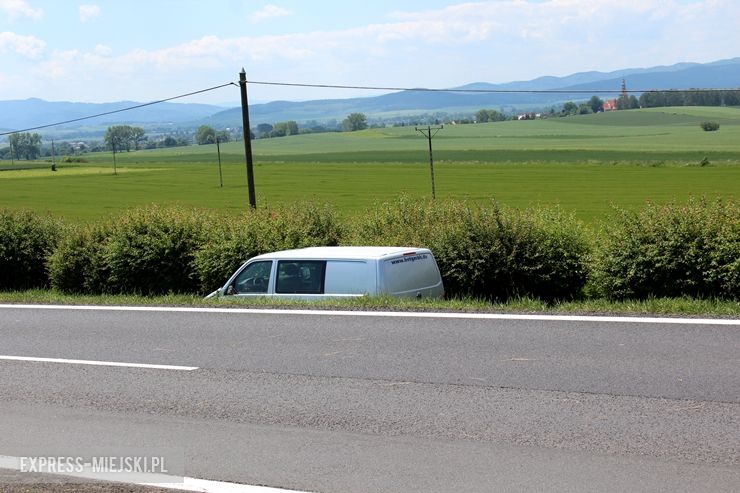  Na krajowej ósemce motocyklista uderzył u busa. Interweniuje śmigłowiec LPR