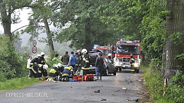 Dachowanie na drodze powiatowej między Ożarami a Kamieńcem Ząbkowickim