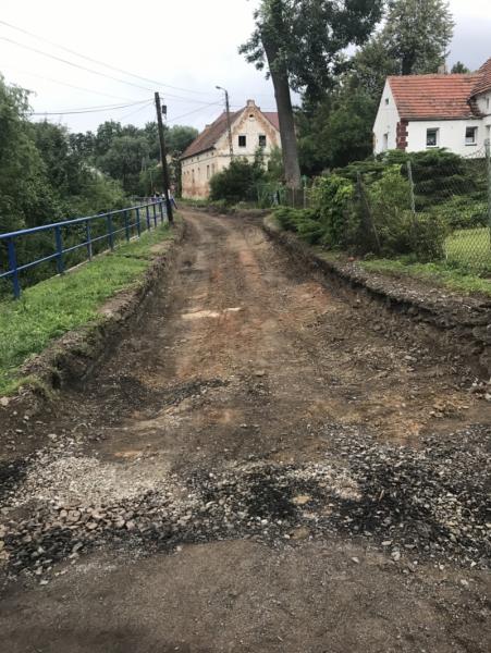 Trwają prace remontowe drogi w miejscowości Cienkowice