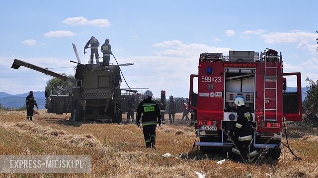 Pożar kombajnu na polu za Strąkową