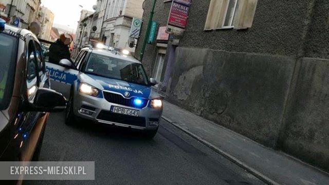 35-letni mężczyzna jadący Fordem Focusem uszkodził dwa zaparkowane pojazdy marki Audi