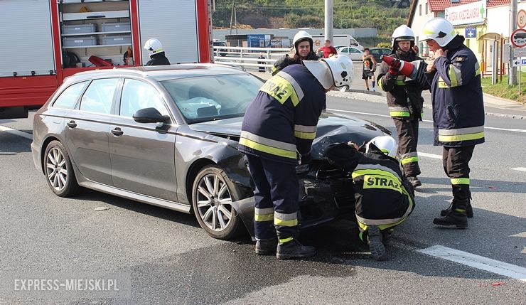 Zderzenie Audi i Citroena na krajowej ósemce w Bardzie