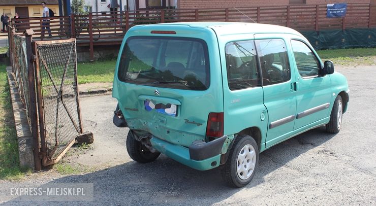 Zderzenie Audi i Citroena na krajowej ósemce w Bardzie