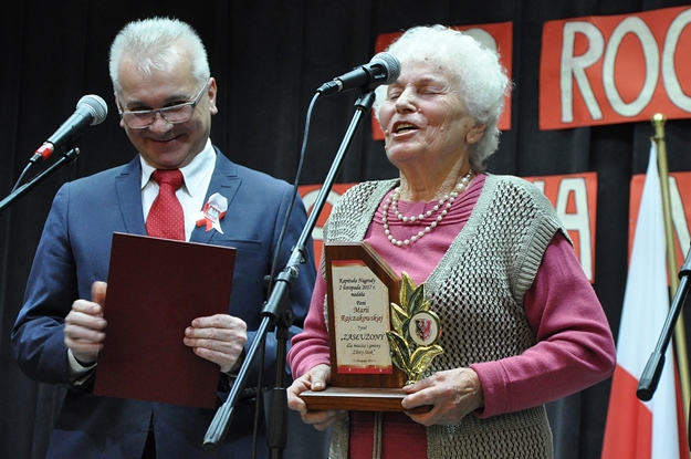 Wręczenie nagrody „Zasłużonego dla miasta i gminy Złoty Stok”.