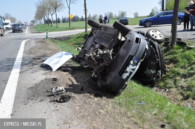 Zderzenie dwóch pojazdów osobowych na krajowej ósemce