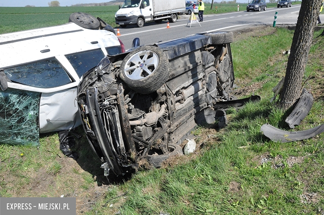 Zderzenie dwóch pojazdów osobowych na krajowej ósemce