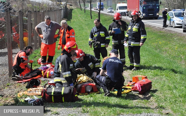 Zderzenie dwóch pojazdów osobowych na krajowej ósemce