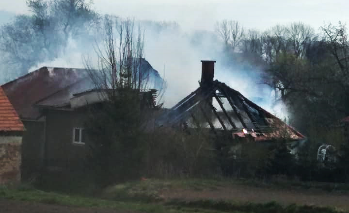 Pożar zabudowań gospodarczych w Zwróconej