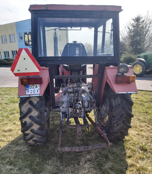 Maszyny rolnicze posiadają przegląd techniczny oraz ubezpieczenie. Pojazdy można obejrzeć w godzinach od 8 do 14 po uprzednim kontakcie telefonicznym pod nr. tel. 74 815 16 08 