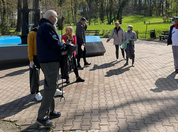 Do akcji sprzątania włączyli się również mieszkańcy. Posprzątano park oraz las miejski w okolicach Ź