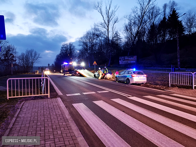 Zderzenie dwóch samochodów na krajowej ósemce w Bardzie