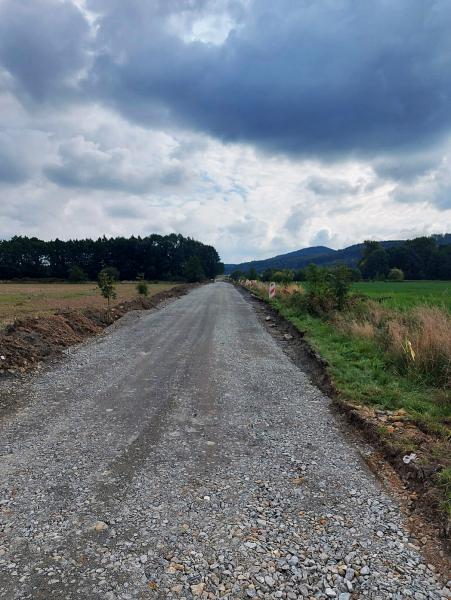 Trwa przebudowa siedmiu odcinków dróg w gminie Stoszowice