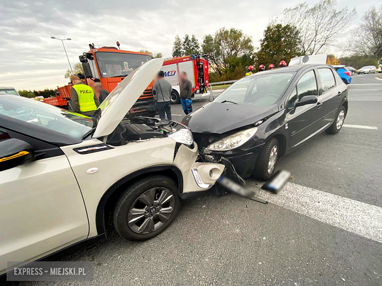 Zderzenie trzech pojazdów na skrzyżowaniu krajowej ósemki z ul. Legnicką 