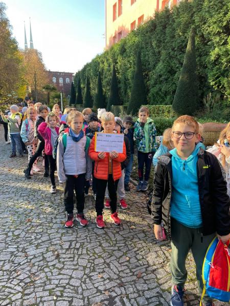 „Szkoła marzeń w gminie Bardo”. Uczniowie uczestniczyli w wycieczkach edukacyjnych