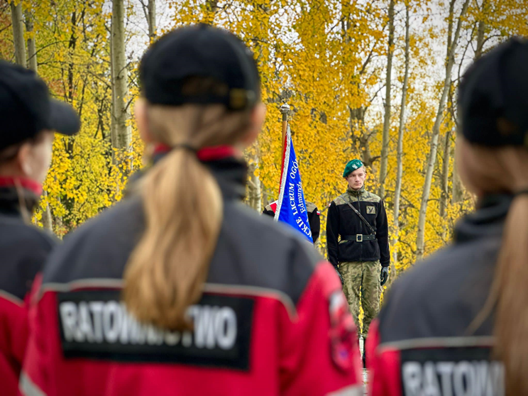 Apel Niepodległościowy pod pomnikiem Orła Piastowskiego w Ziębicach