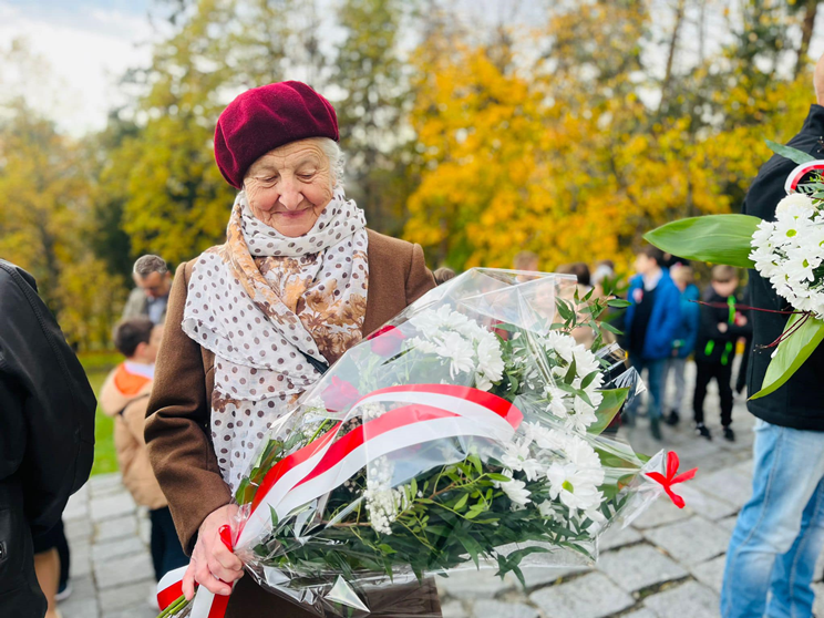 Apel Niepodległościowy pod pomnikiem Orła Piastowskiego w Ziębicach