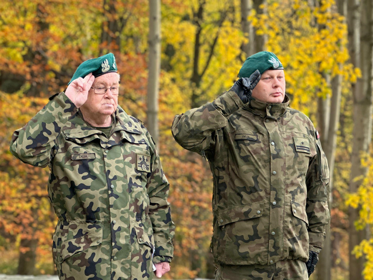 Apel Niepodległościowy pod pomnikiem Orła Piastowskiego w Ziębicach