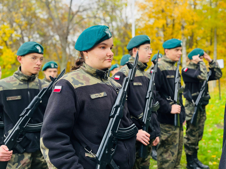 Apel Niepodległościowy pod pomnikiem Orła Piastowskiego w Ziębicach