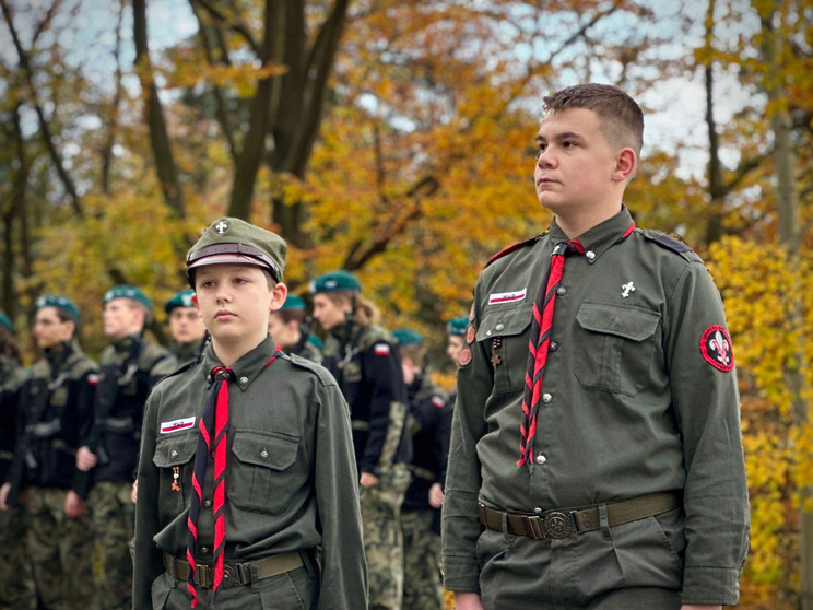 Apel Niepodległościowy pod pomnikiem Orła Piastowskiego w Ziębicach