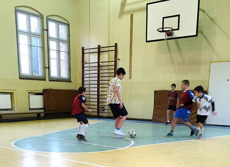 Sobota z badmintonem i piłką nożną w Ziębicach