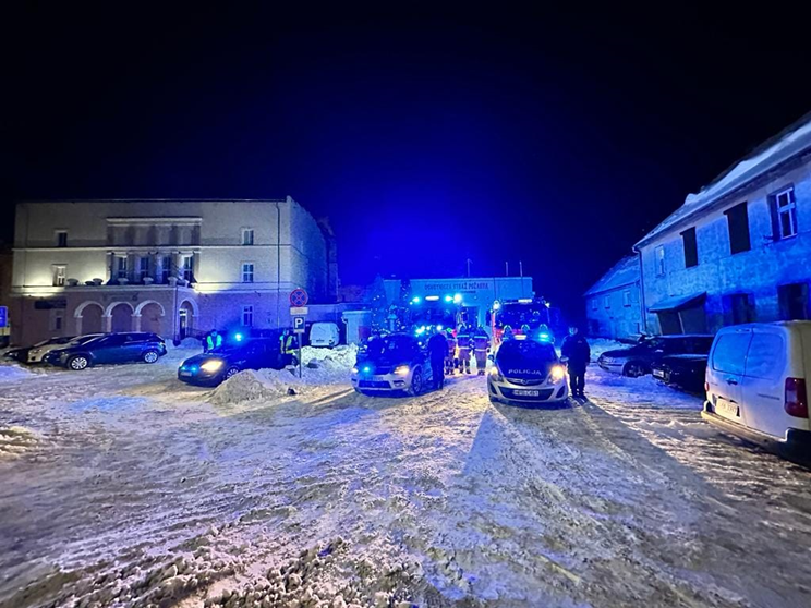 Policjanci i strażacy uczcili pamięć zmarłych policjantów