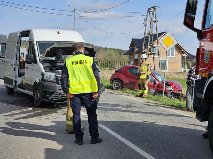 Zderzenie busa i osobówki w Ziębicach