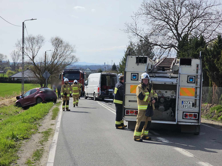 Zderzenie busa i osobówki w Ziębicach