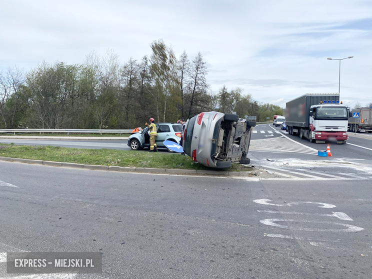  Zderzenie dwóch samochodów osobowych na skrzyżowaniu ul. Legnickiej z krajową ósemką