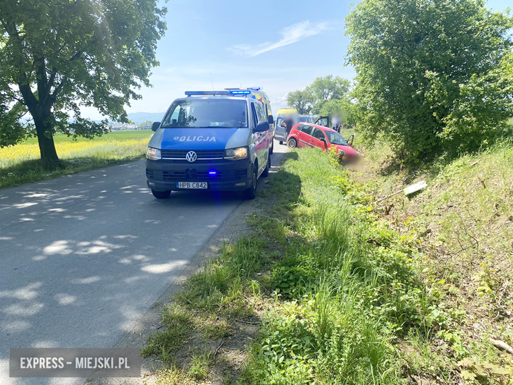 Zderzenie dwóch samochodów na trasie Ząbkowice Śląskie - Sieroszów