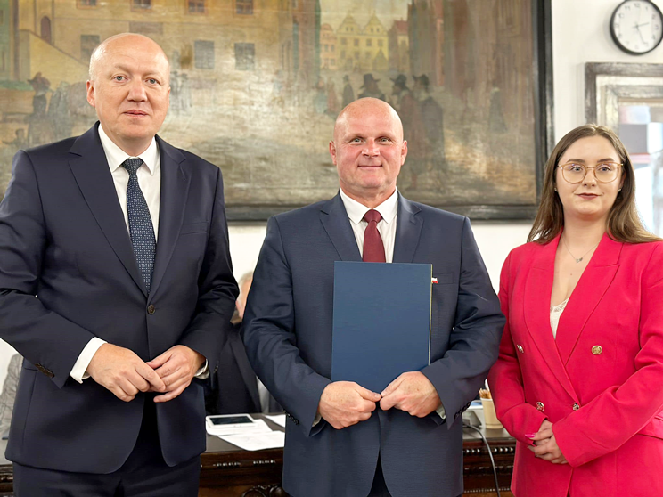 Inauguracyjna sesja Rady Miejskiej w Ziębicach. Ślubowanie radnych i burmistrza