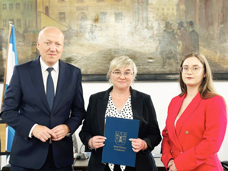 Inauguracyjna sesja Rady Miejskiej w Ziębicach. Ślubowanie radnych i burmistrza