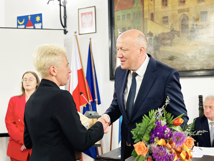 Inauguracyjna sesja Rady Miejskiej w Ziębicach. Ślubowanie radnych i burmistrza